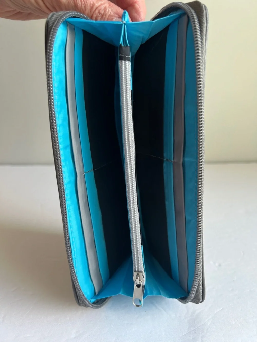 TRAVELON wallet grey
